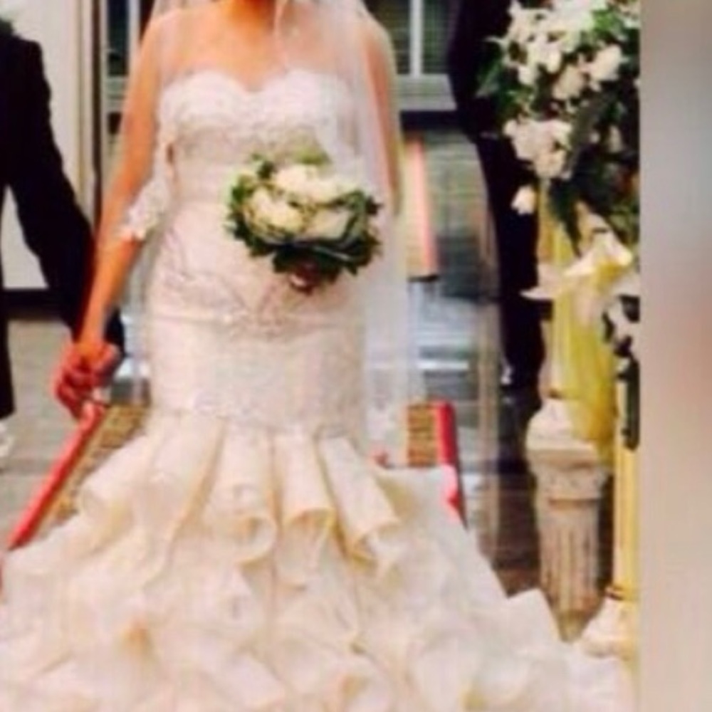 Wedding dress - Picture 3 of 8